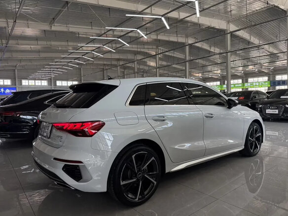 2023 Audi A3 Sportback 35 TFSI IV (8Y), белый, 1980500 рублей - вид 5