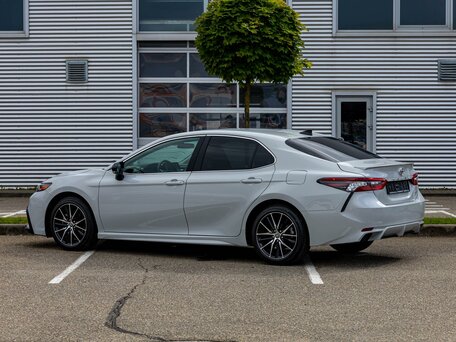 2022 Toyota Camry US Market VIII (XV70) Рестайлинг, белый, 2895000 рублей, вид 4