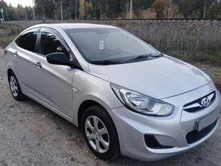 2013 Hyundai Solaris I, серебристый, 680000 рублей, вид 1