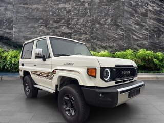 2025 Toyota Land Cruiser 71 70 Series Рестайлинг 2, белый, 15770000 рублей, вид 2