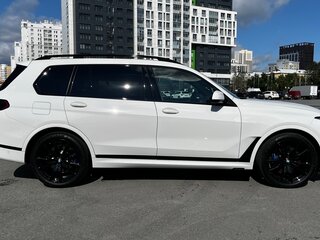 2023 BMW X7 40i I (G07) Рестайлинг, белый, 12500000 рублей, вид 3