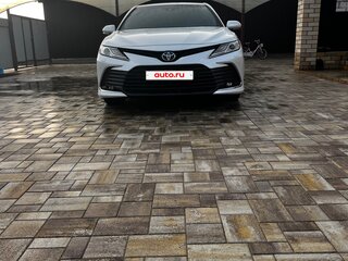 2021 Toyota Camry VIII (XV70) Рестайлинг, белый, 3700000 рублей, вид 2