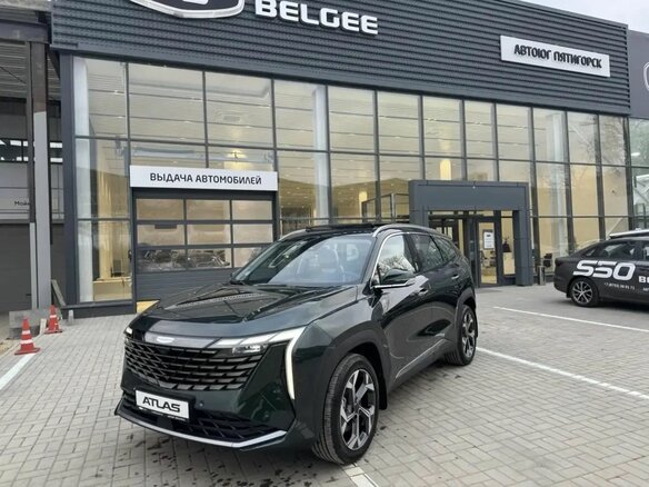 2026 Geely Atlas II, зелёный, 4119990 рублей