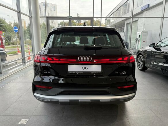 2026 Audi Q6 40 TFSI, чёрный, 7500000 рублей - вид 6