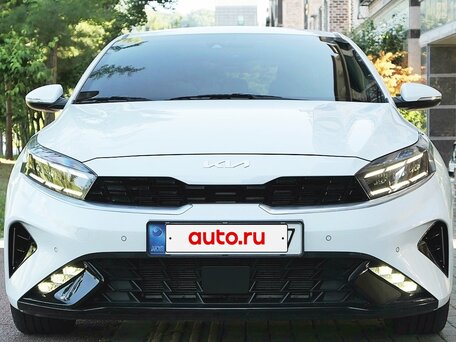 2023 Kia K3 II Рестайлинг, белый, 1830000 рублей, вид 2