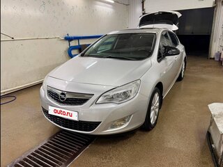 2011 Opel Astra J, серебристый, 820000 рублей, вид 2