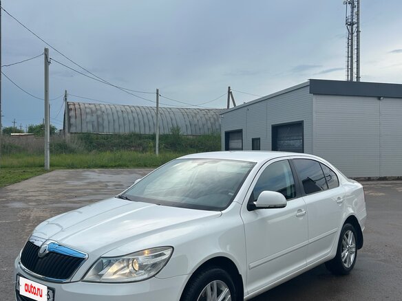 2010 Skoda Octavia II (A5) Рестайлинг, белый, 690000 рублей