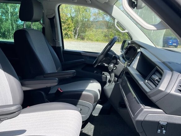 2022 Volkswagen Multivan T6 Рестайлинг, серый, 4840007 рублей - вид 5