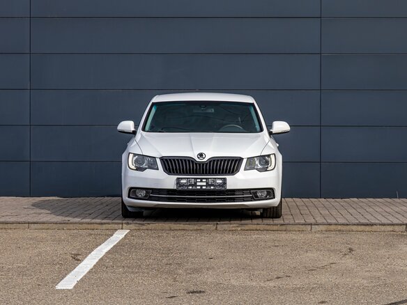 2013 Skoda Superb II Рестайлинг, белый, 1195000 рублей - вид 1