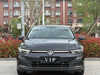 2022 Volkswagen Golf VIII, чёрный, 1510000 рублей, вид 2