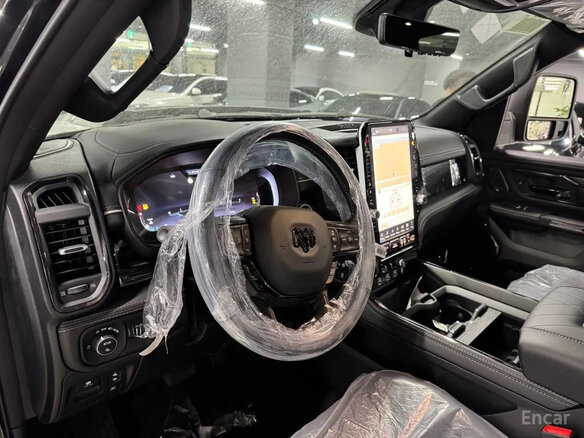 2026 Ram 1500 Quad Cab V Рестайлинг, чёрный, 11990000 рублей - вид 3