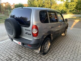 2014 Chevrolet Niva I Рестайлинг, серебристый, 615000 рублей, вид 3