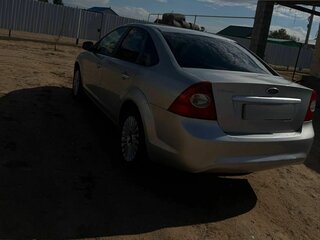 2010 Ford Focus II Рестайлинг, серебристый, 650000 рублей, вид 2