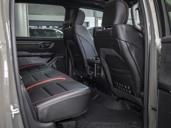 2025 Ram 1500 RHO V Рестайлинг, зелёный, 12953911 рублей - вид 19