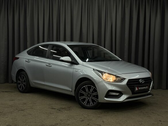2017 Hyundai Solaris II, серебристый, 1199900 рублей - вид 1