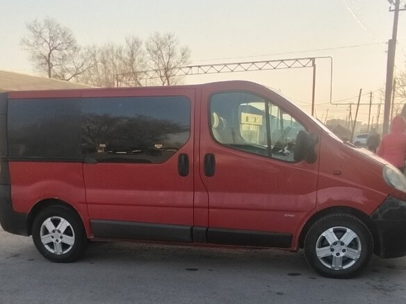 2002 Opel Vivaro, красный - вид 1