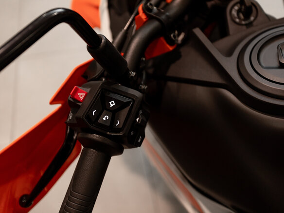 2026 KTM 390 Adventure R, белый, 889000 рублей - вид 9