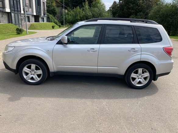 2010 Subaru Forester III Рестайлинг, серебристый, 1050000 рублей - вид 5