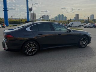 2024 BMW 5 серии 530i VIII (G60/G61/G68), серый, 5790000 рублей, вид 2