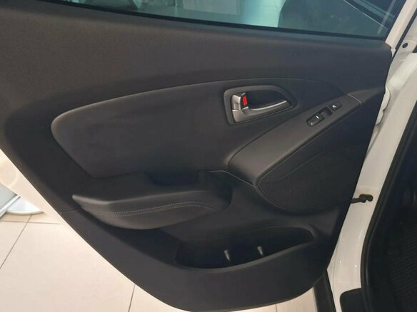2015 Hyundai ix35 I Рестайлинг, белый, 1248000 рублей - вид 25