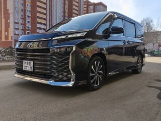 2022 Toyota Voxy IV (R90), чёрный, 3950000 рублей, вид 5