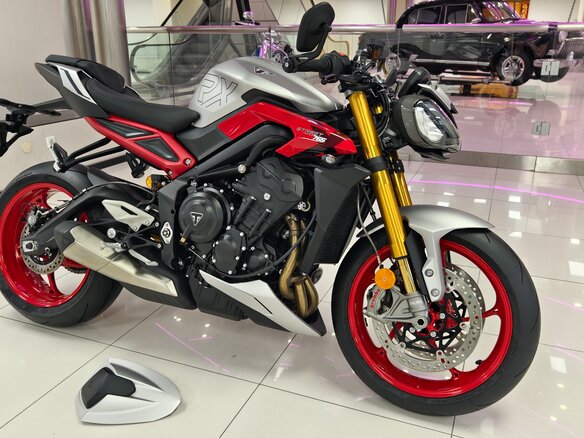 2026 Triumph Street Triple, серый, 1580000 рублей - вид 27