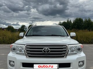2013 Toyota Land Cruiser 200 Series Рестайлинг 1, белый, 3250000 рублей, вид 3