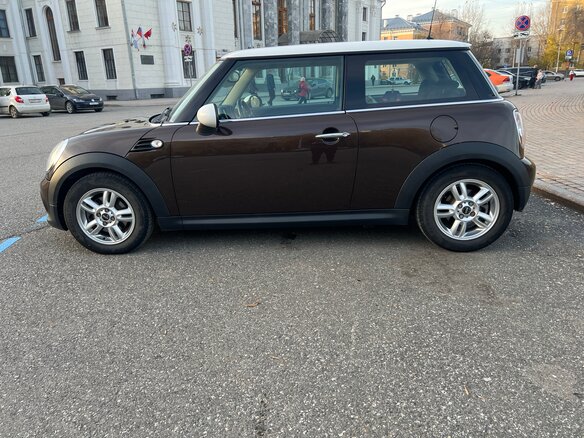 2010 Mini Hatch Cooper II (R56) Рестайлинг, коричневый, 850000 рублей - вид 3