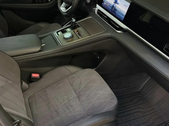 2025 Geely Monjaro (Xingyue L) I Рестайлинг (China Market), чёрный, 3720000 рублей - вид 17