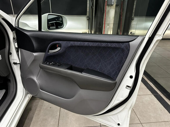 2009 Honda Stream II Рестайлинг, белый, 1290000 рублей - вид 6
