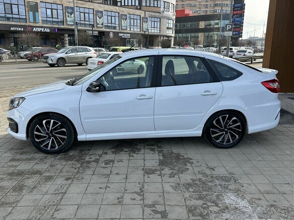 2026 Lada (ВАЗ) Granta Sport I Рестайлинг, белый, 1677000 рублей - вид 7