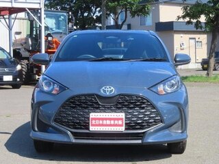 2024 Toyota Yaris IV, серый, 1300004 рублей, вид 2
