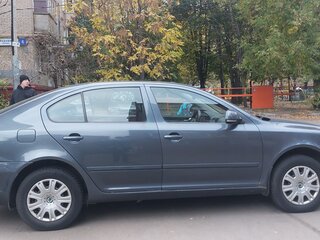 2013 Skoda Octavia II (A5) Рестайлинг, серый, 800000 рублей, вид 3