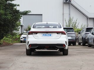 2026 Kia K3 II (China Market) Рестайлинг, белый, 2240000 рублей, вид 5