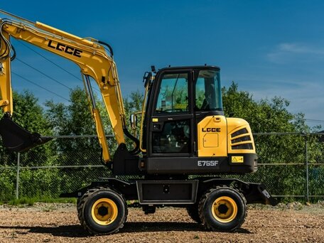 2025 LGCE E765F, жёлтый, 5050000 рублей, вид 2