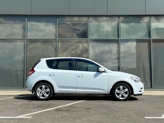 2011 Kia Ceed I Рестайлинг, белый, 505000 рублей, вид 3