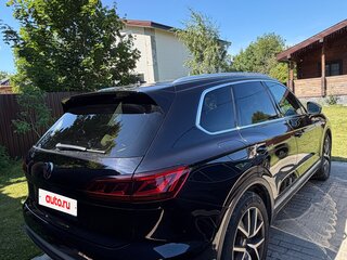 2021 Volkswagen Touareg III, чёрный, 5950000 рублей, вид 4
