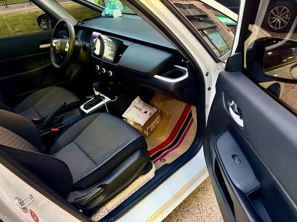 2023 Honda Fit Crosstar IV Рестайлинг, белый, 1050000 рублей - вид 3