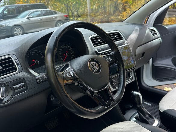 2018 Volkswagen Polo V Рестайлинг, белый - вид 13
