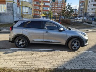 2019 Kia Niro I Рестайлинг, серый, 2150000 рублей, вид 4