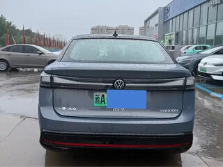 2024 Volkswagen ID.7 85 kWh, голубой, 3988099 рублей, вид 5