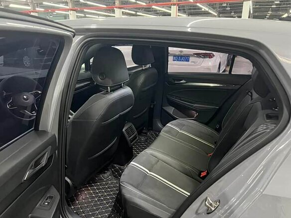 2023 Volkswagen Golf VIII, зелёный, 2200000 рублей - вид 14
