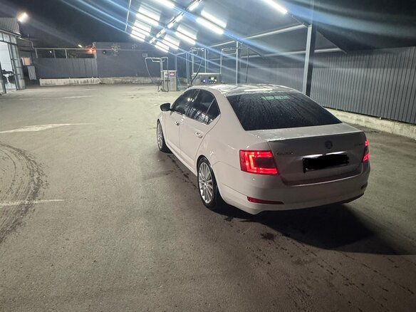 2014 Skoda Octavia III (A7), белый, 1100000 рублей - вид 12