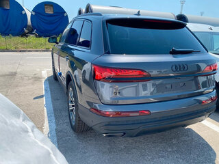 2026 Audi Q7 45 TFSI II (4M) Рестайлинг 2, серый, 8540000 рублей, вид 4
