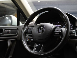2014 Volkswagen Touareg II, серебристый, 2189000 рублей, вид 5