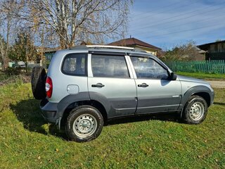 2011 Chevrolet Niva I Рестайлинг, серебристый, 440000 рублей, вид 3