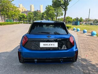 2025 Mini Hatch JCW Electric IV (F65/F66/J01), синий, 6490000 рублей, вид 3