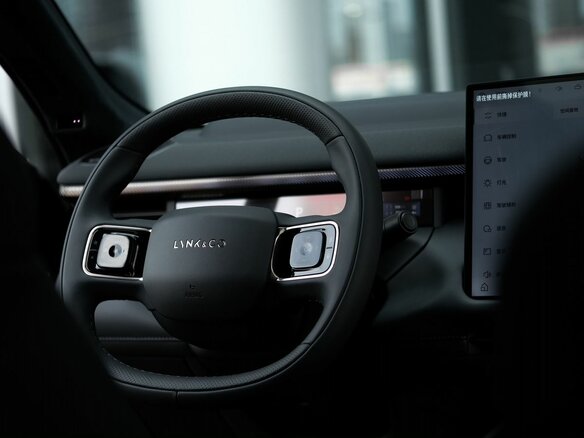2026 Lynk & Co 900, чёрный - вид 36