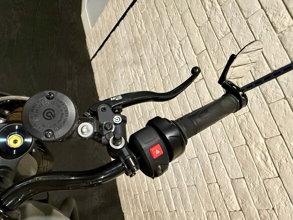 2023 Triumph Scrambler, серый - вид 15