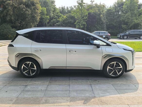 2023 Aion Y Plus 51.9 kWh, белый, 1535005 рублей - вид 6